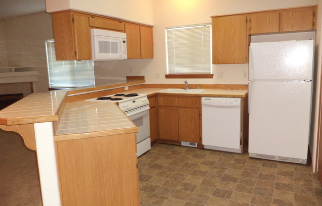 3 beds, 2.5 baths, $2,095