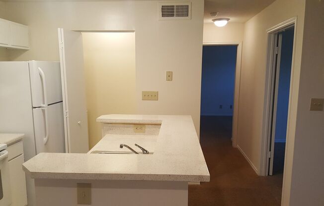 2 beds, 1 bath, 903 sqft, $1,700, Unit 1011 C #2B