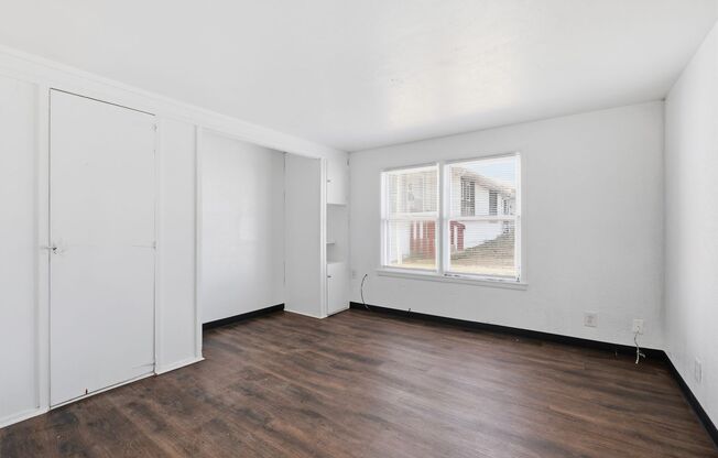 1 bed, 1 bath, 300 sqft, $800, Unit 1109 N Scott Avenue #7