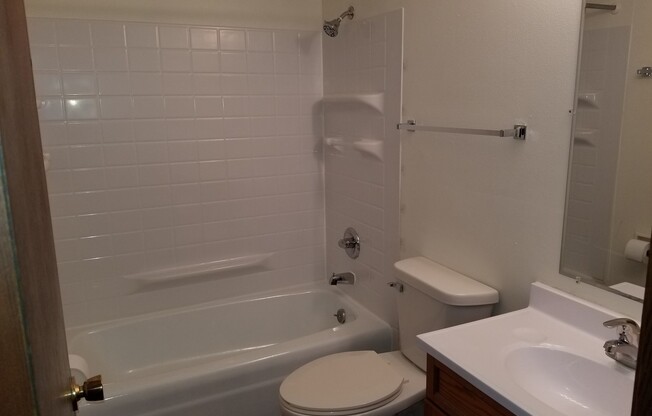 2 beds, 1 bath, $900, Unit 619-4