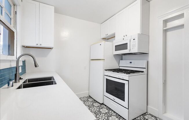 2134 Clinton Ave - 2 bedroom | 1 bathroom