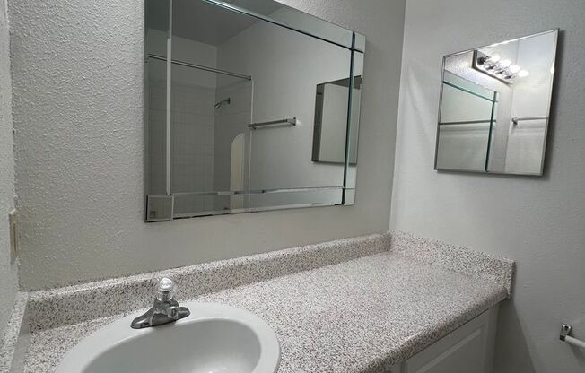 2 beds, 2 baths, 1,000 sqft, $1,225, Unit 414