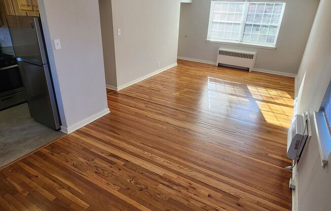 2 beds, 1 bath, 897 sqft, $2,275, Unit F-05