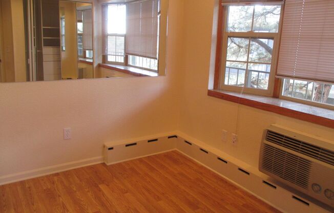 3 beds, 2 baths, $2,325, Unit 640-307