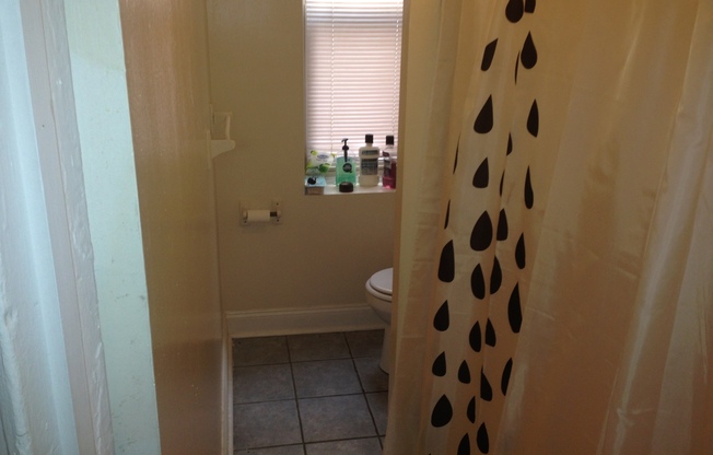 3 beds, 1 bath, 1,400 sqft, $1,595, Unit 4532-B14