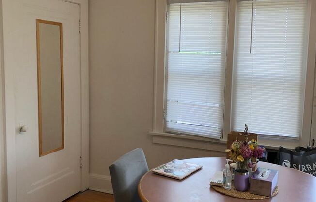 2 beds, 1 bath, 1,100 sqft, $1,350, Unit 5