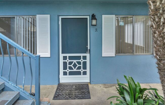 Fantastic one bedroom apartment just a block to the beach!