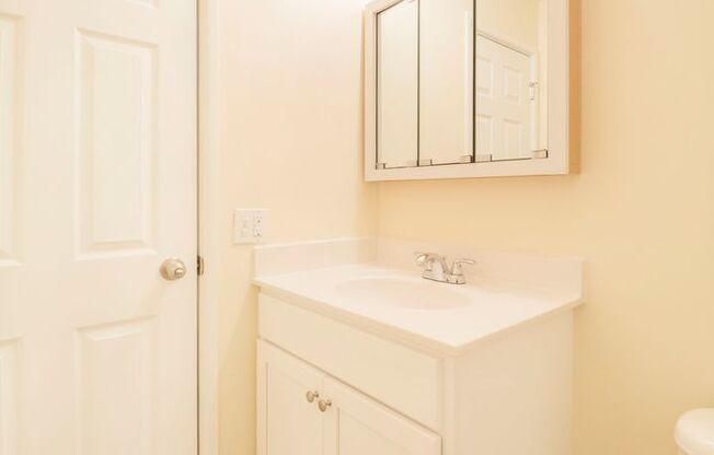 2 beds, 1 bath, 756 sqft, $1,325, Unit 824-203