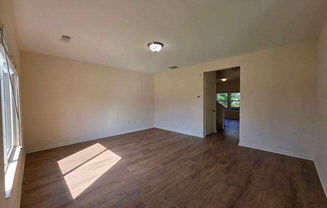 Spacious 4BR/2.5BA in Primrose Creek – Swim/Tennis Community