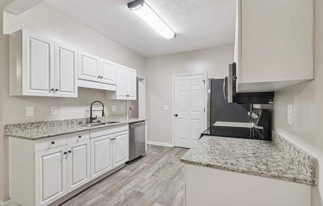 1 Bedroom Kitchen at Grand Reserve Columbus in Columbus GA