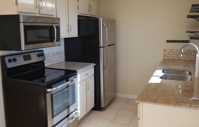 3 Bedroom 2.5 Bath Townhome with Great Mountain Views with AC