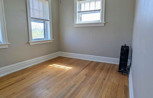 Move-In Special! Freshly Updated Southampton 1 Bedroom