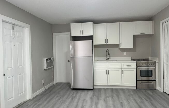 !!NEWLY RENOVATED!! Beautifully Remodeled Studio apartment in Poinciana Park Neighborhood of Fort Lauderdale
