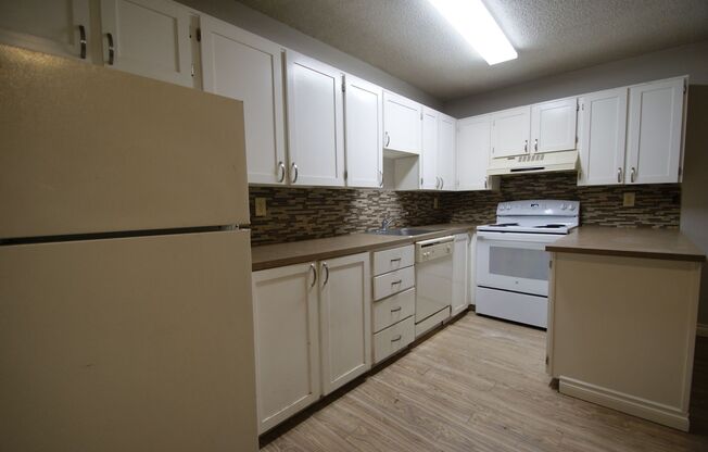 2 beds, 1 bath, $1,695, Unit 2