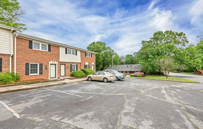 2 Bedroom, 1.5 Bathroom Condo in High Point!