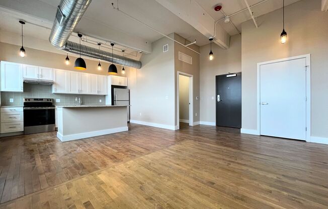 1 bed, 1 bath, 789 sqft, $1,700, Unit UNIT 612