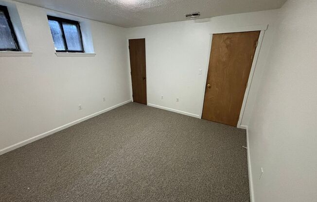 3 beds, 1 bath, 810 sqft, $1,690, Unit 732 S. Millvale Ave. #C2