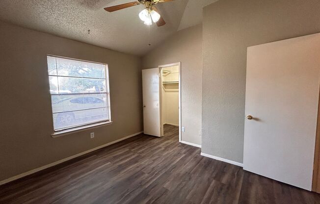 2 beds, 1 bath, 791 sqft, $825, Unit A