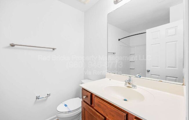 3 beds, 2.5 baths, 1,387 sqft, $1,695