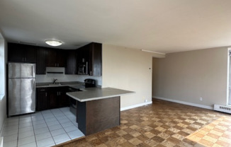 1121 N WAVERLY PL