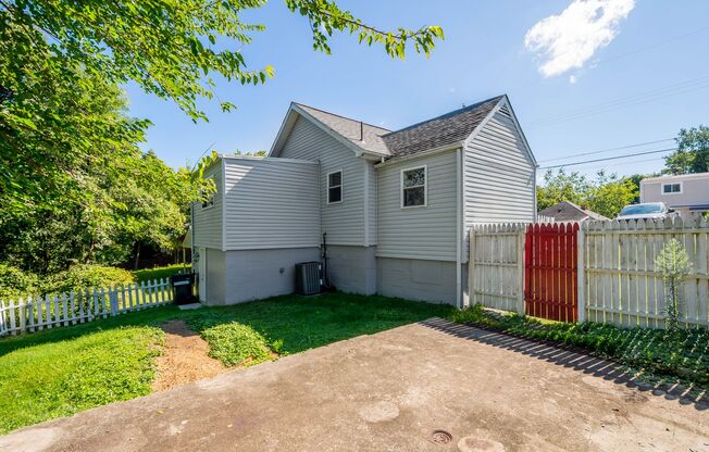 AVAILABLE SEPT 20TH, DON'T MISS THIS UPDATED 3 BEDROOM HOUSE IN MOON TOWNSHIP!