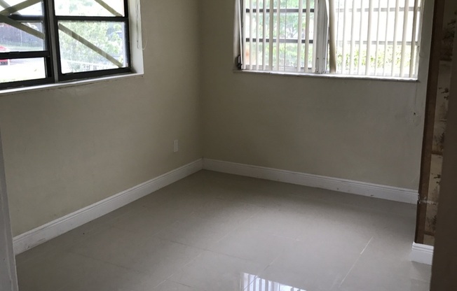 Nice 5-2 house in Dania