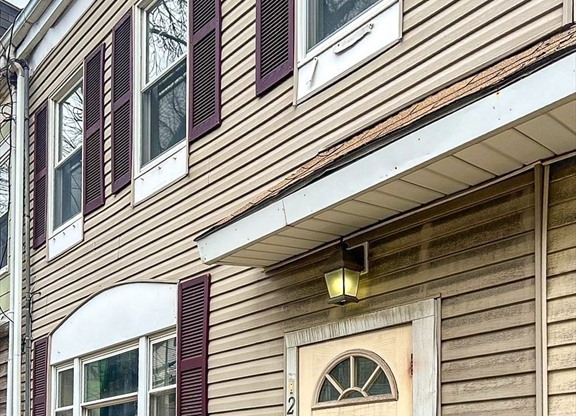 244 EVERETT ST