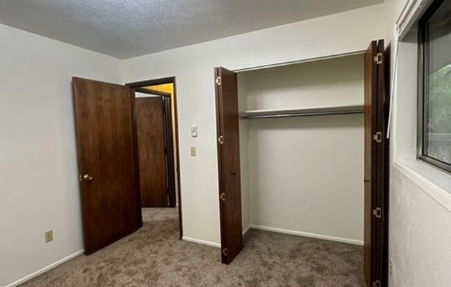 2 beds, 1 bath, $1,050