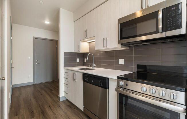 Studio, 1 bath, 288 sqft, $1,395, Unit 416
