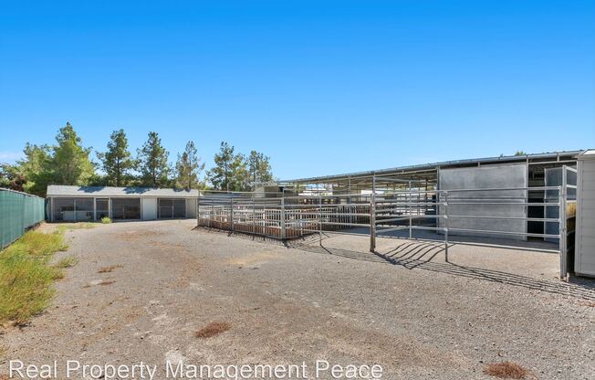 Private Boarding, Stable & Riding Ring for Lease