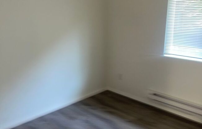 2 beds, 1 bath, 700 sqft, $1,350, Unit 201