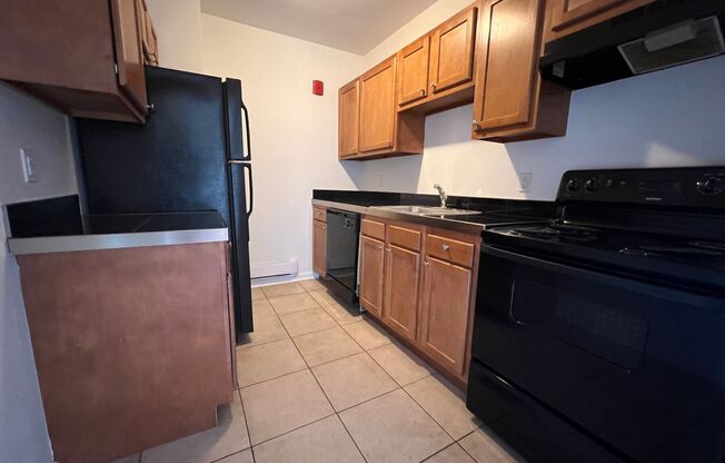 2 beds, 1 bath, 800 sqft, $1,839, Unit 5717 Hobart St. #36