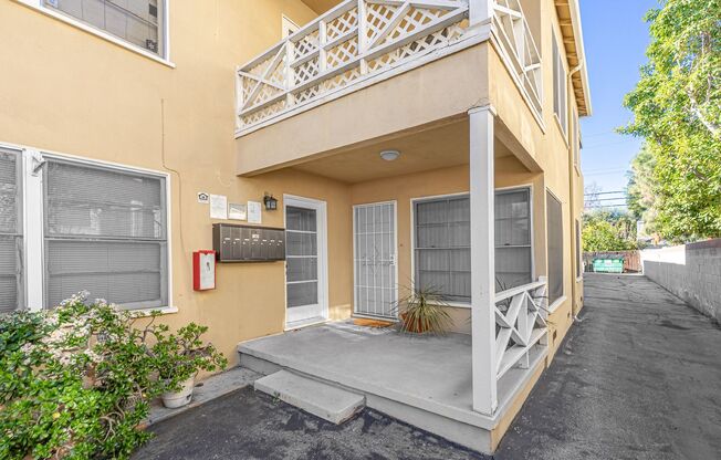 2 beds, 1 bath, $2,450, Unit D