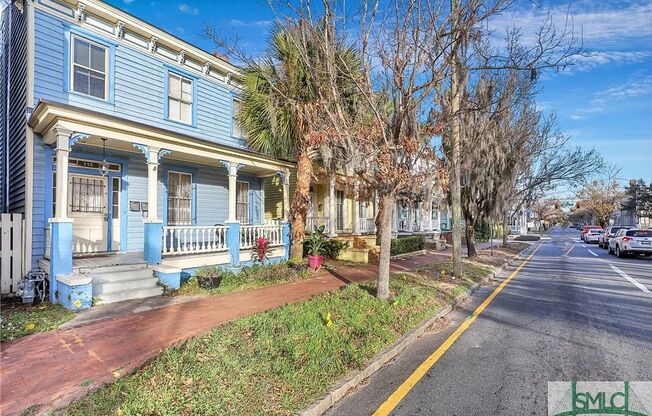 112 E Anderson