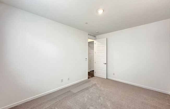 5 beds, 3 baths, $2,795