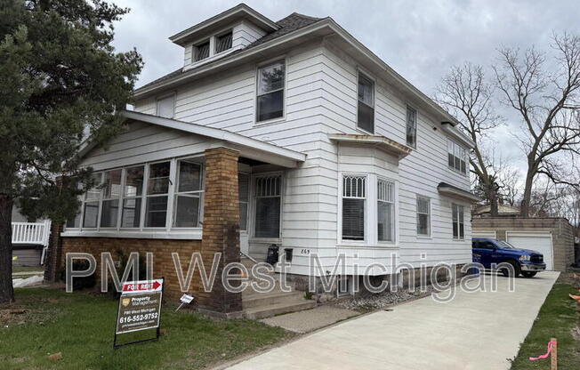 865 LEONARD ST NW