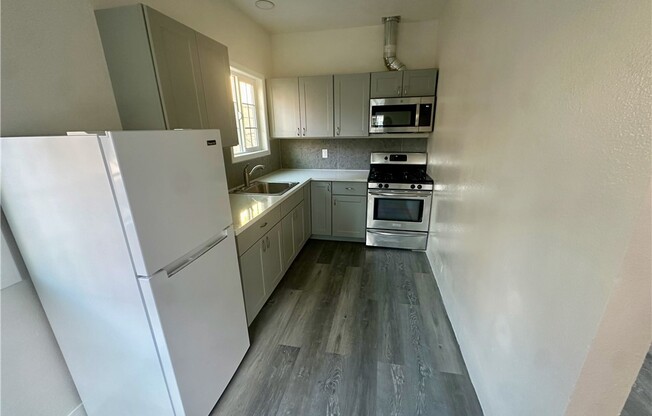 1762 N Las Palmas Ave