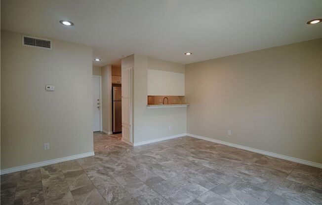 Studio, 1 bath, 420 sqft, $1,054, Unit 210