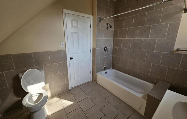 4 beds, 2 baths, $3,100
