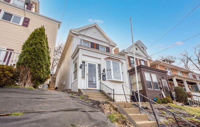 Gorgeous 3 bedroom home in Brookline available September 1st!