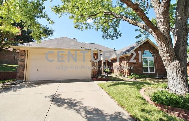 Well Maintained 3/2/2 in Dallas For Rent!