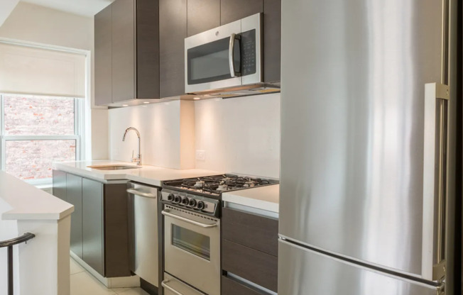 507 W 113 ST