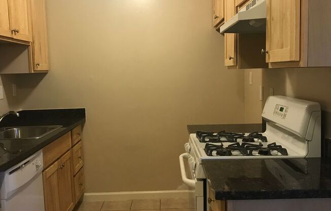 2 beds, 1 bath, $2,150, Unit T22