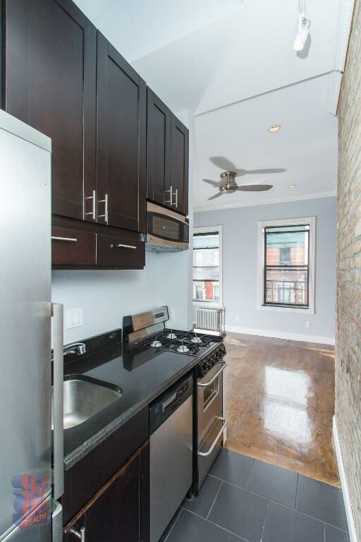232 Elizabeth St, New York NY 5E