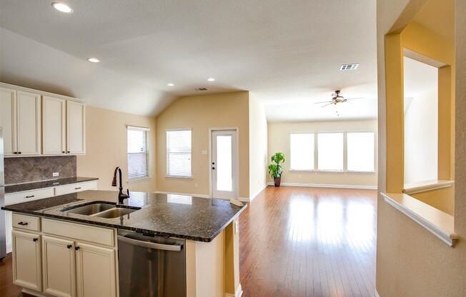 1721 ELAINA LOOP