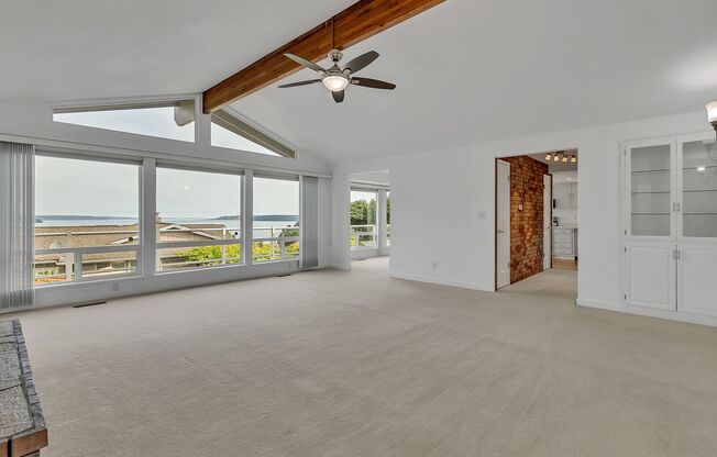 4 bedroom home in Federal Way with breathtaking views!