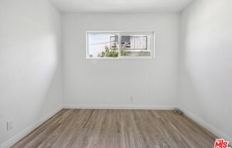 6612 De Longpre Ave