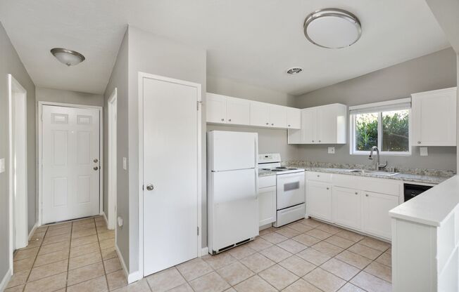 2 beds, 1 bath, 750 sqft, $1,900, Unit Unit #16