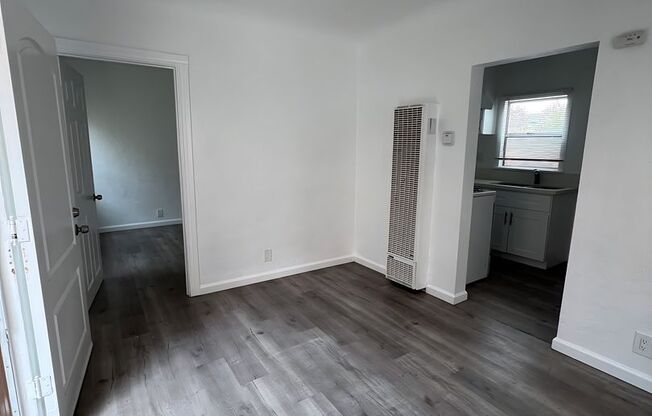 542 W 49 ST