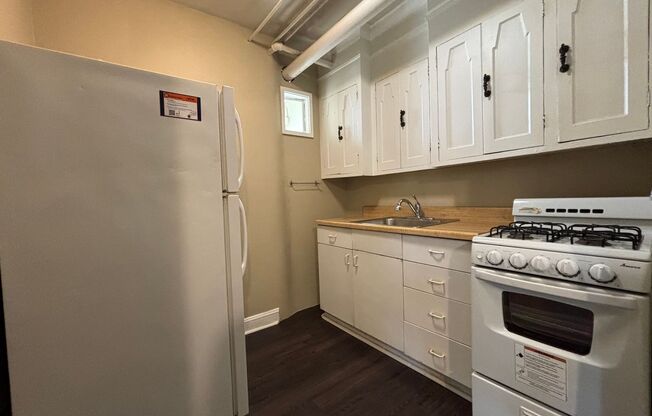 180 Lexington Parkway So. - Edgecumbe Court